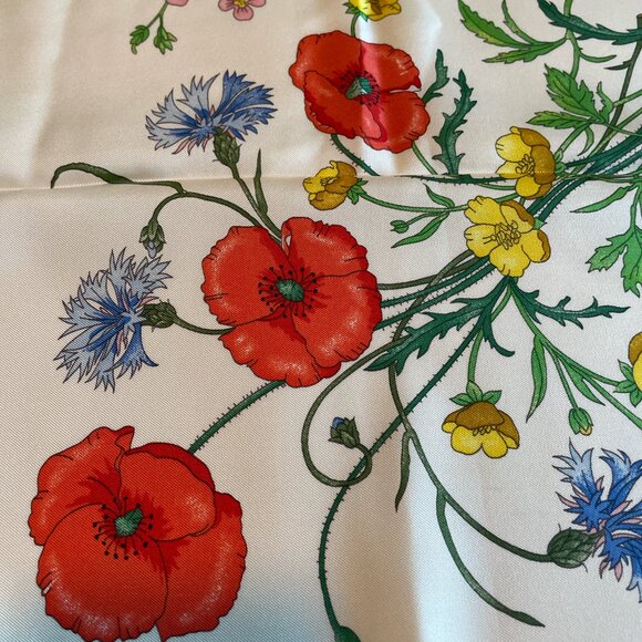 NWOT Vintage Gucci Floral Silk Scarf by V. Accornero - Picture 12 of 14